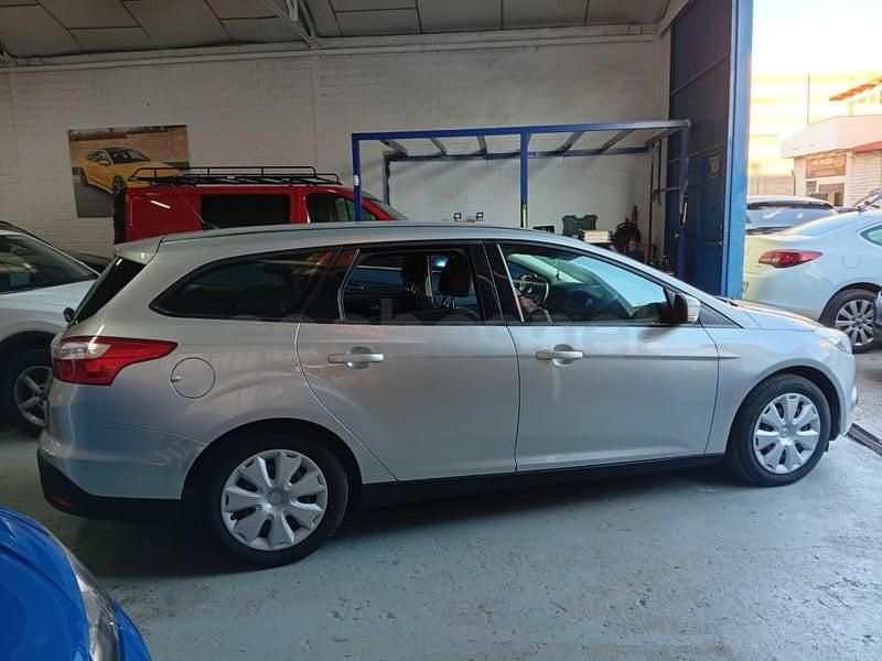 Usado Ford Focus Trend 115 CV (84 kW) 2012 Gris / plata Familiar