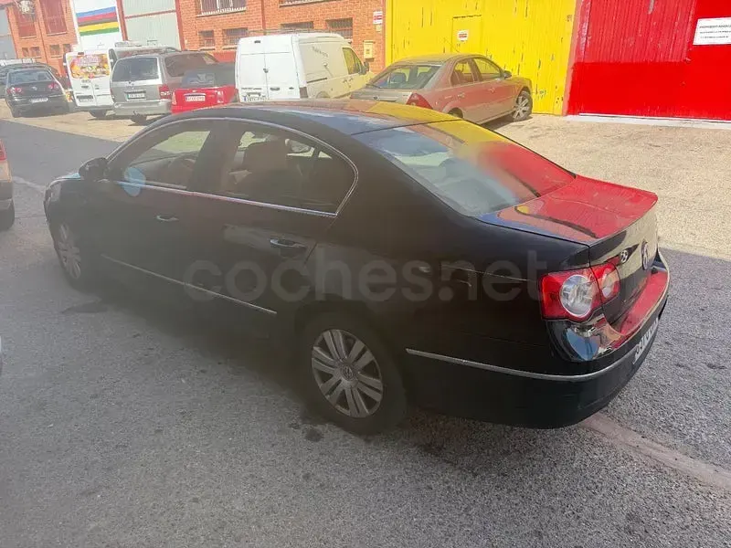 Usado VW Passat Highline 140 CV (102 kW) 2006 Negro Berlina