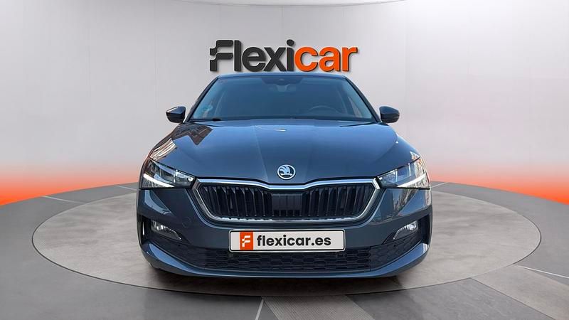 Usado Skoda 110 R Ambition 150 CV (110 kW) 2021 Gris Berlina