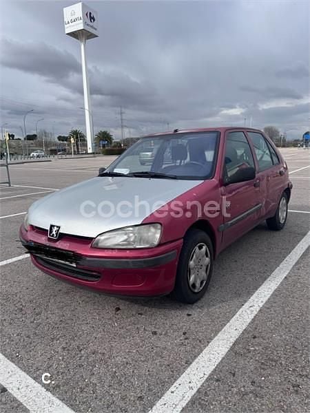 Usado Peugeot 106 60 CV (44 kW) 2002 Granate Utilitario