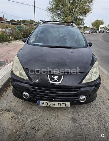 Usado Peugeot 307 90 CV (66 kW) 2005 Negro Familiar