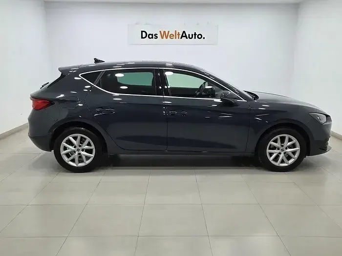 Usado Seat Leon Style 116 CV (85 kW) 2025 Azul Berlina