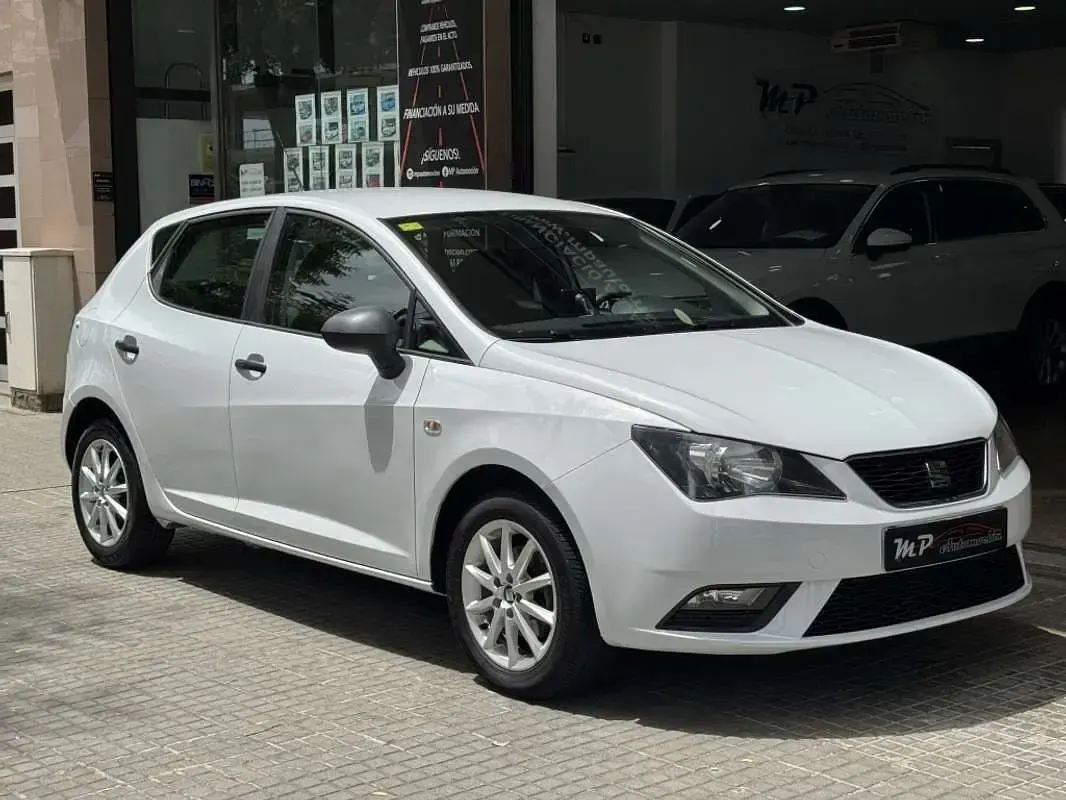 Usado Seat Ibiza Reference 90 CV (66 kW) 2014 Blanco Utilitario