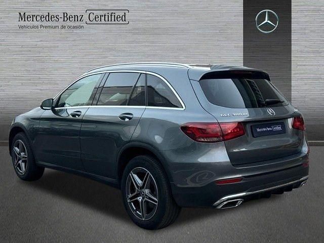 Usado Mercedes GLC300e AMG line 306 CV (225 kW) 2022 Gris selenita