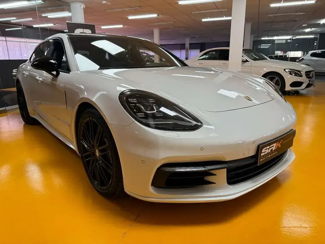 Usado Porsche Panamera Sport Turismo 330 CV (242 kW) 2018 Blanco Familiar