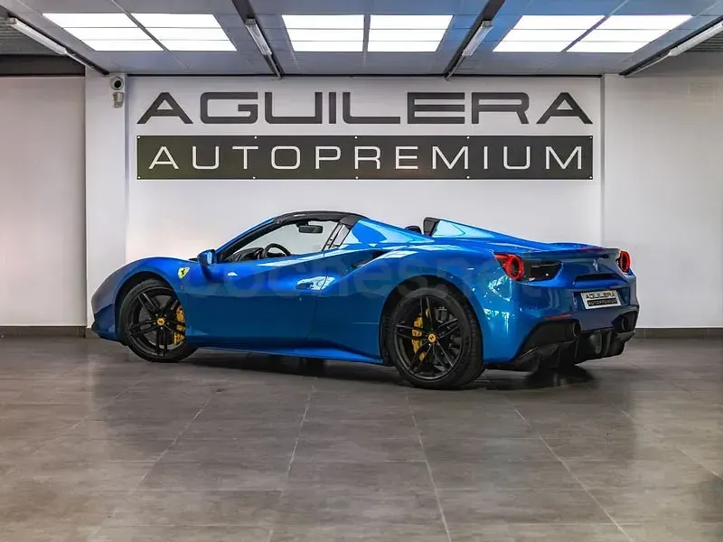 Usado Ferrari 488 670 CV (492 kW) 2016 Azul Descapotable