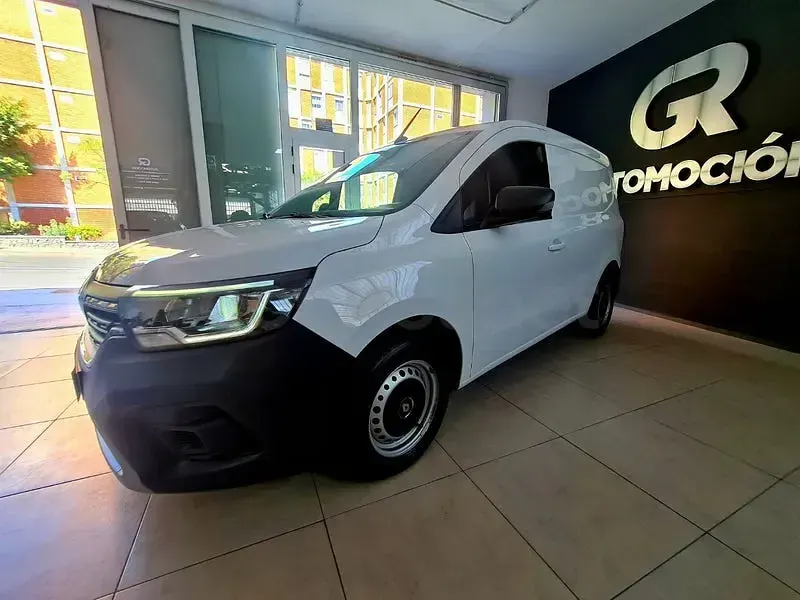 Usado Renault Kangoo 95 CV (69 kW) 2023 Blanco Monovolumen