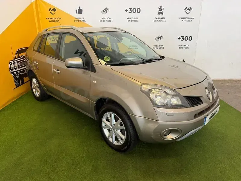 Usado Renault Koleos Expression 150 CV (110 kW) 2011 Marrón SUV
