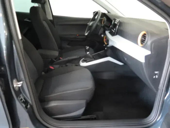 Usado Seat Arona Xperience 115 CV (84 kW) 2025 Gris SUV