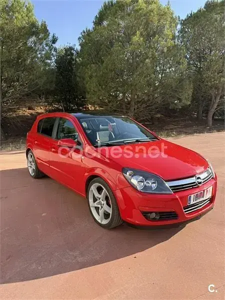 Usado Opel Astra Cosmo 150 CV (110 kW) 2005 Rojo Berlina