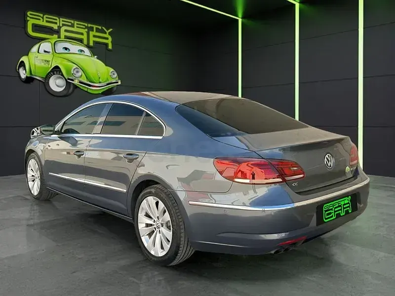 Usado VW CC 140 CV (102 kW) 2013 Gris / plata Berlina