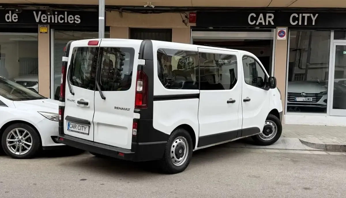 Usado Renault Trafic 125 CV (91 kW) 2017 Blanco Monovolumen