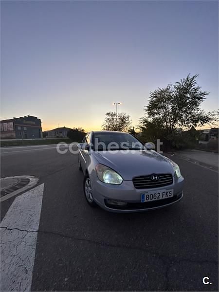 Usado Hyundai Accent GLS 112 CV (82 kW) 2007 Gris / plata Berlina