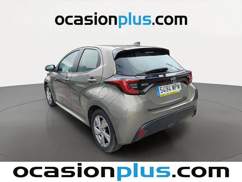 Usado Toyota Yaris Hybrid Active 116 CV (85 kW) 2024 Marrón Berlina