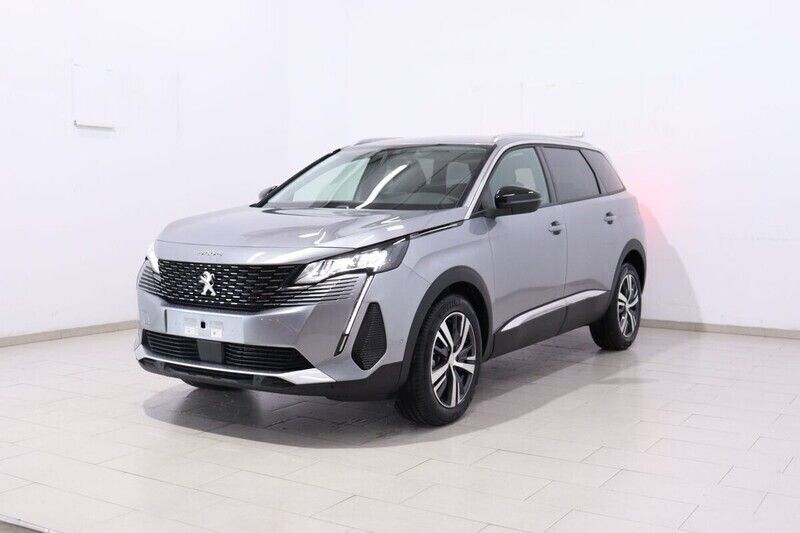 Usado Peugeot 5008 Active 136 CV (100 kW) 2024 Blanco Monovolumen