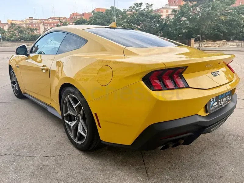 Usado Ford Mustang GT Fastback 446 CV (328 kW) 2025 Amarillo Coupe