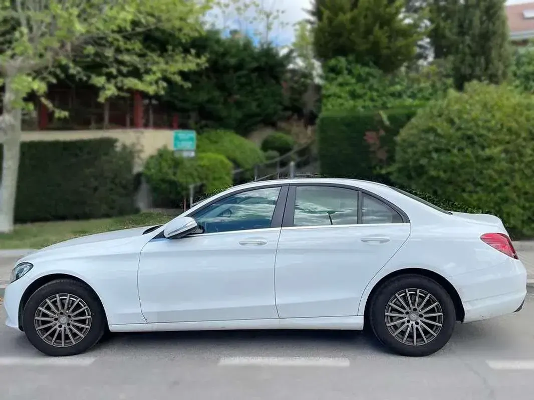 Usado Mercedes C180 AMG line 156 CV (114 kW) 2015 Blanco Familiar