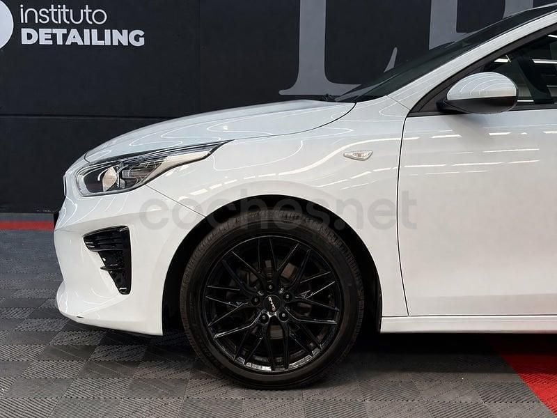 Käytetty Kia Ceed 120 HP (88 kW) 2020 Valkoinen Viistoperä