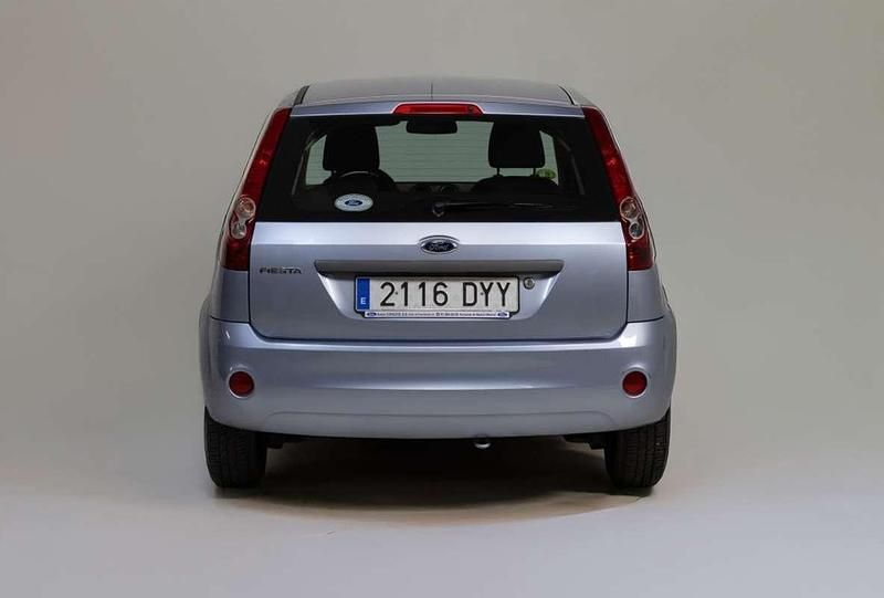 Usado Ford Fiesta 80 CV (58 kW) 2006 Azul Utilitario