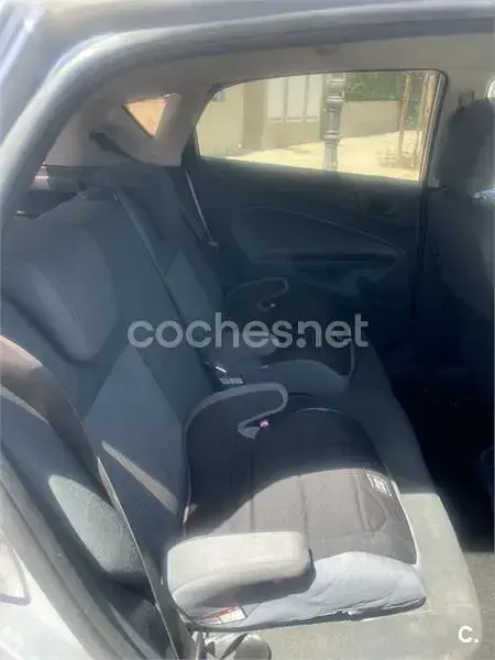Usado Ford Fiesta Trend 82 CV (60 kW) 2011 Gris / plata Berlina
