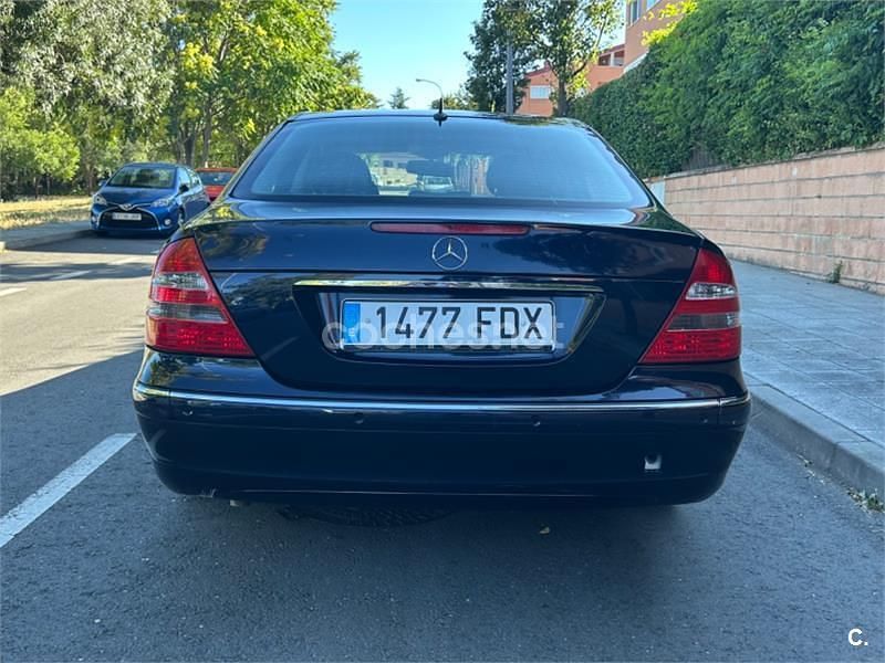 Usado Mercedes E500 Elegance 306 CV (225 kW) 2003 Azul Berlina