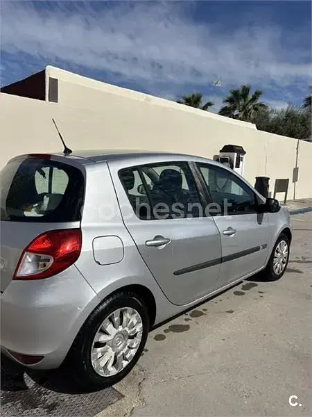 Usado Renault Clio II Expression 68 CV (50 kW) 2010 Gris / plata Berlina
