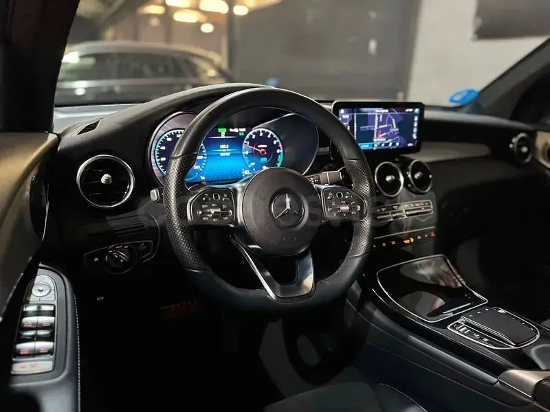 Usado Mercedes GLC300e 306 CV (225 kW) 2022 Gris / plata SUV