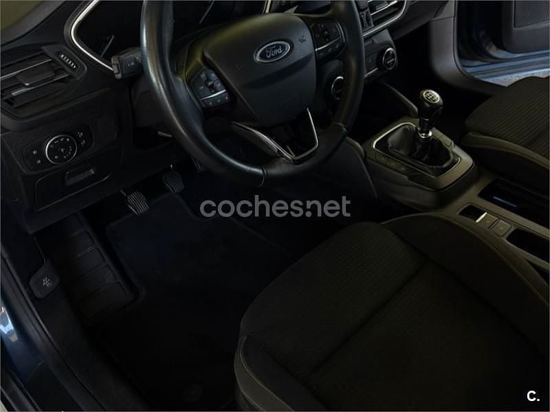 Usado Ford Focus Trend 125 CV (91 kW) 2018 Azul Berlina