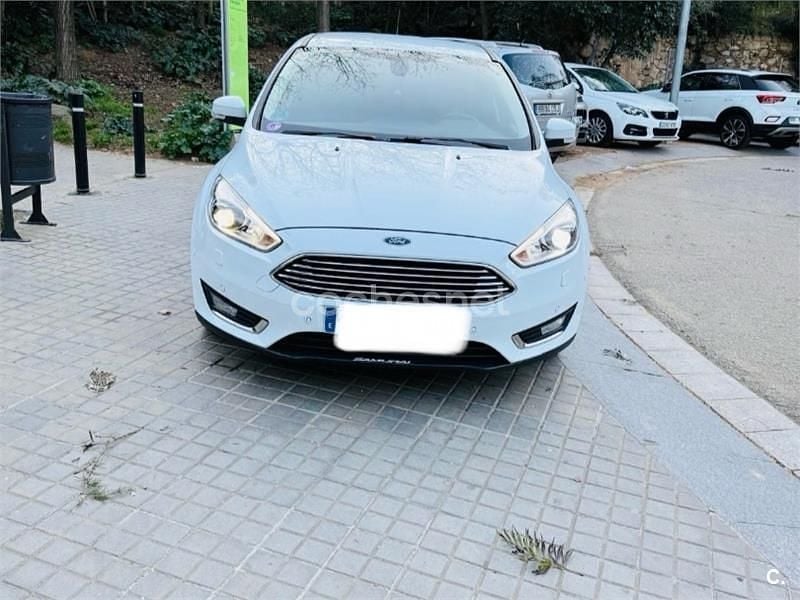Usado Ford Focus Trend 120 CV (88 kW) 2017 Blanco Berlina