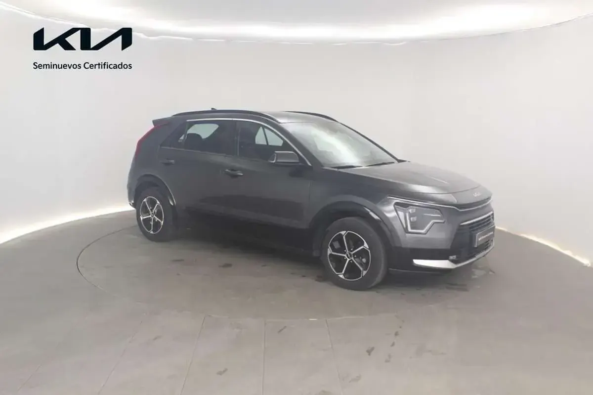 Usado Kia Niro 139 CV (102 kW) 2025 Gris SUV