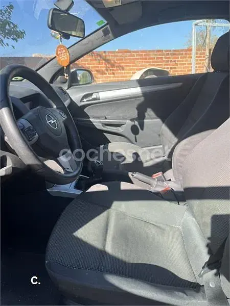 Usado Opel Astra GTC Sport 120 CV (88 kW) 2005 Gris / plata Berlina