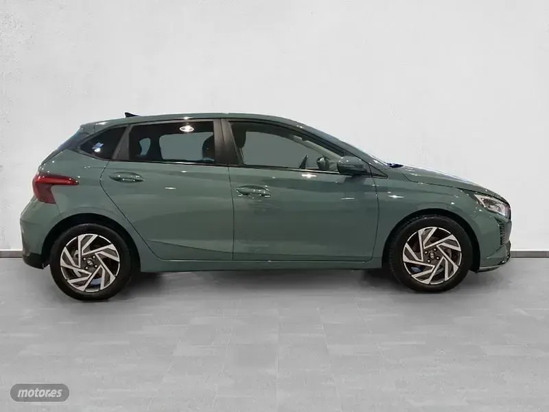 Usado Hyundai i20 100 CV (73 kW) 2025 Verde Utilitario
