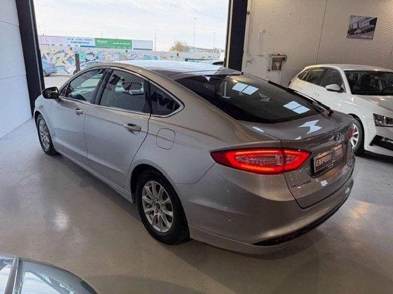 Usado Ford Mondeo Business Edition 120 HP (88 kW) 2017 Cinzento Sedan