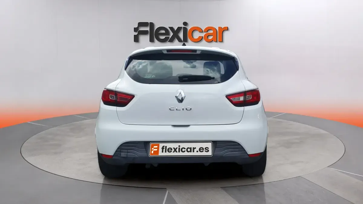 Usado Renault Clio IV Authentique 75 CV (55 kW) 2015 Blanco Berlina