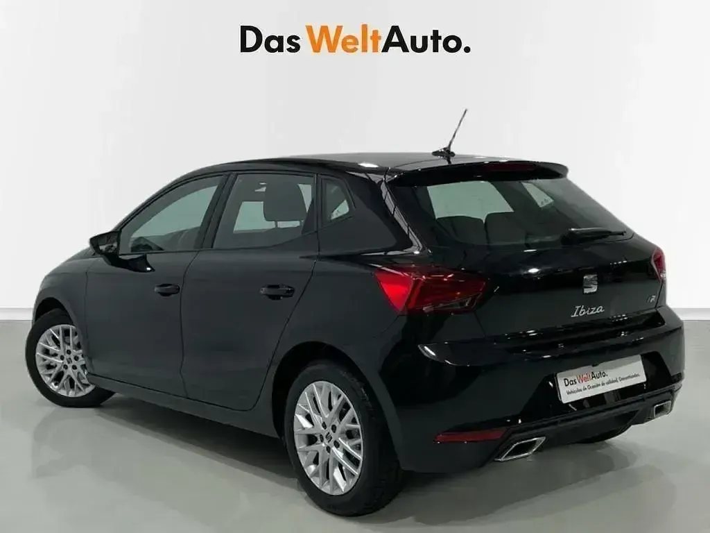 Usado Seat Ibiza FR 116 CV (85 kW) 2025 Negro Utilitario