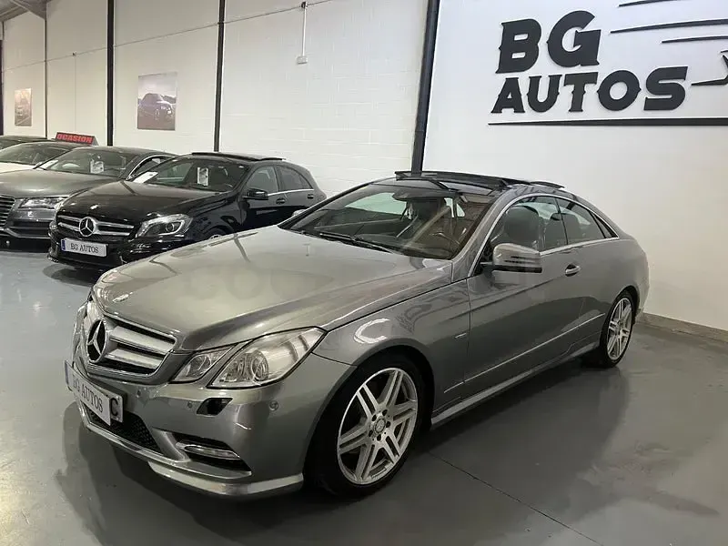 Usado Mercedes E220 170 CV (125 kW) 2012 Azul Coupe
