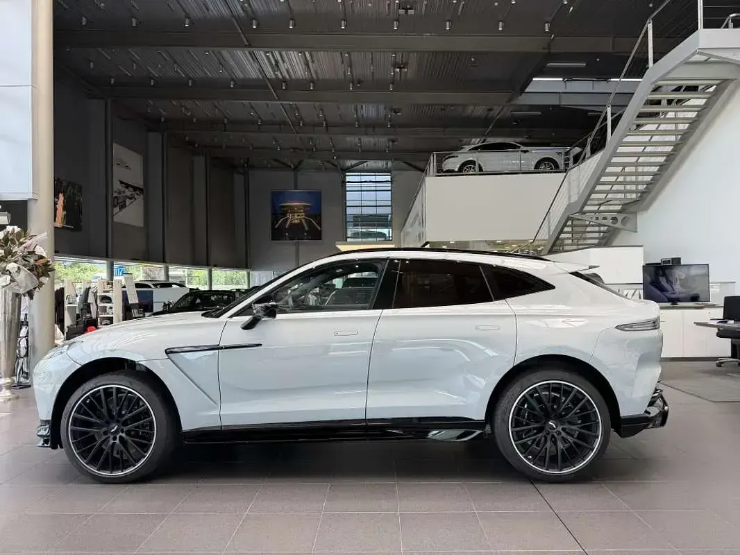 Usado Aston Martin DBX 707 707 CV (519 kW) 2023 Gris SUV