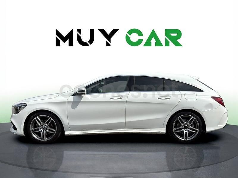 Usado Mercedes CLA180 Shooting Brake 122 CV (89 kW) 2018 Blanco Familiar