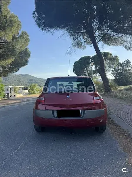 Usado Renault Mégane Authentique 105 CV (77 kW) 2006 Granate Berlina