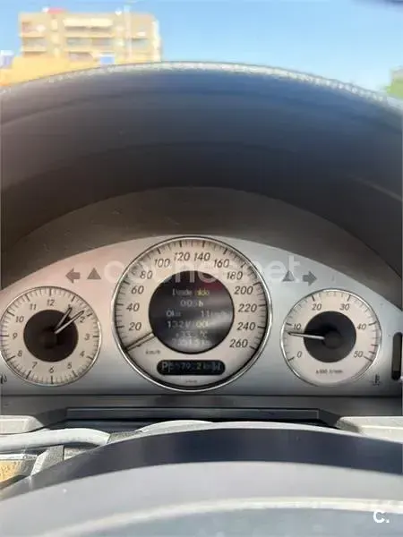 Usado Mercedes E270 Classic 170 CV (125 kW) 2003 Gris / plata Familiar