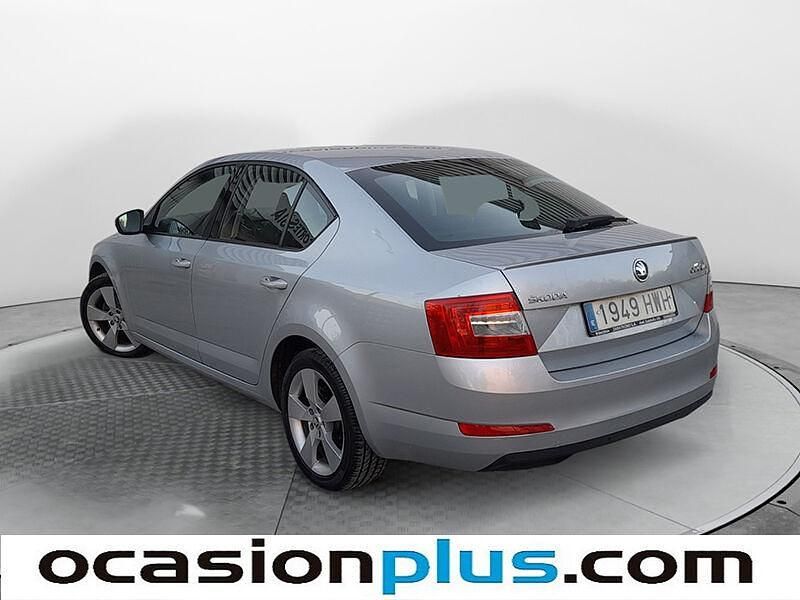 Usado Skoda Octavia Elegance 150 CV (110 kW) 2014 Plateado Utilitario