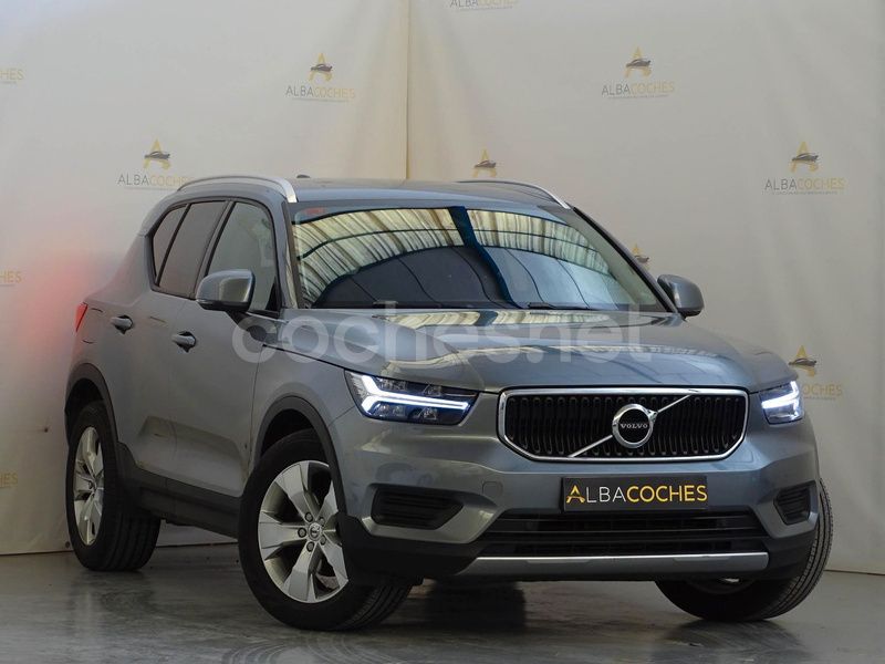 Gris / plata Usado 2018 Volvo XC40 Momentum SUV | 24.490 € (Caro) - Imagen 1/4