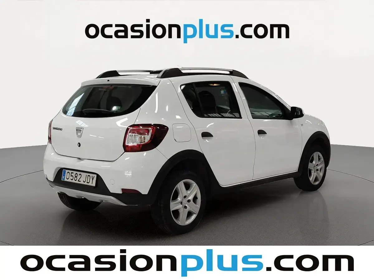 Usado Dacia Sandero Stepway 90 CV (66 kW) 2015 Blanco Utilitario