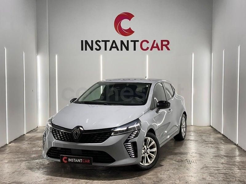 Usado Renault Clio V Equilibre 140 CV (102 kW) 2024 Gris / plata Berlina