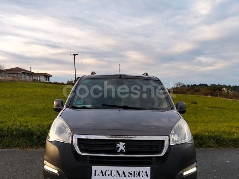 Usado Peugeot Partner Tepee Outdoor 120 CV (88 kW) 2015 Marrón Monovolumen
