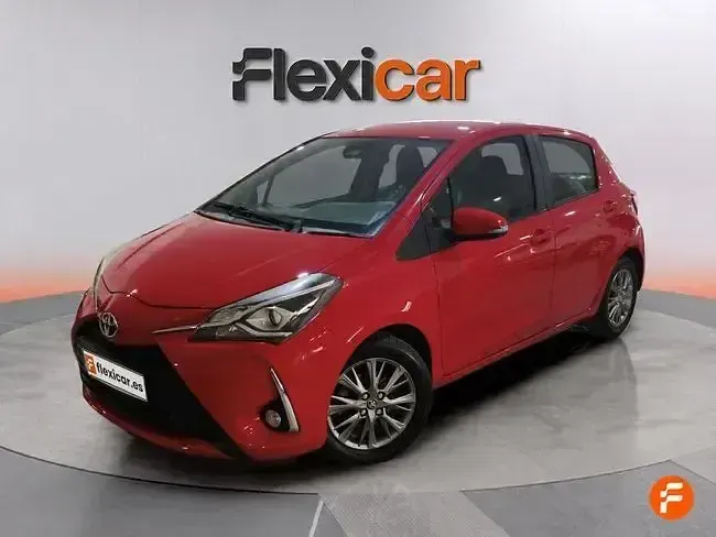 Usado Toyota Yaris Active 69 CV (50 kW) 2018 Rojo Utilitario