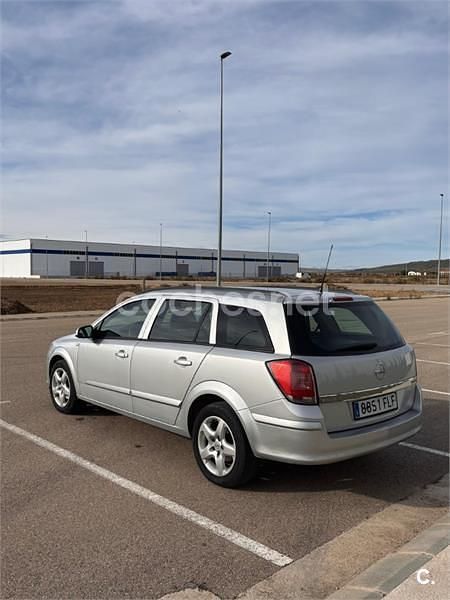 Usado Opel Astra Enjoy 100 CV (73 kW) 2007 Gris / plata Familiar