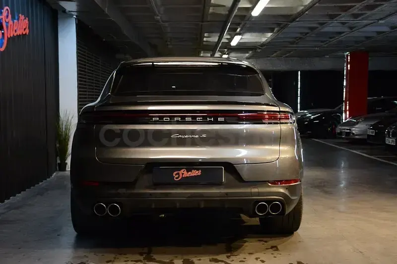 Usado Porsche Cayenne 519 CV (381 kW) 2024 Gris / plata SUV