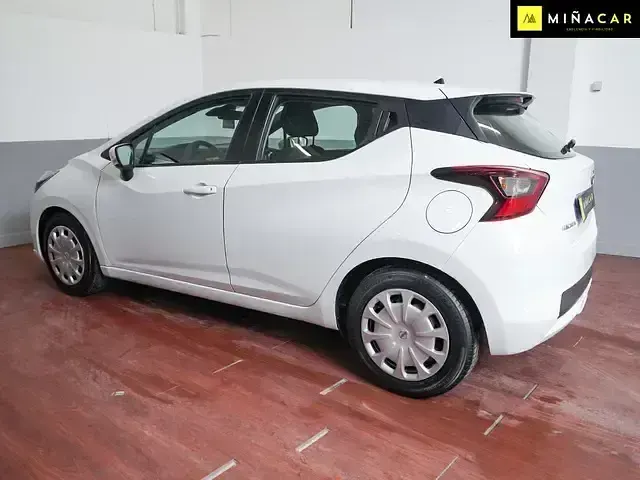 Begagnad Nissan Micra Acenta 92 HK (67 kW) 2023 Vit Sedan