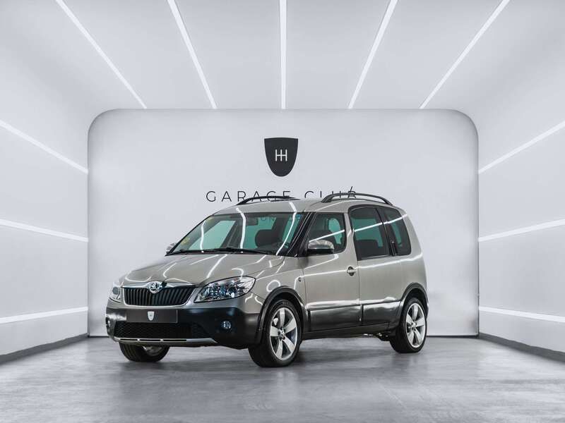 Gris / plata Usado 2013 Skoda Roomster Familiar | 7499 € - Imagen 1/4